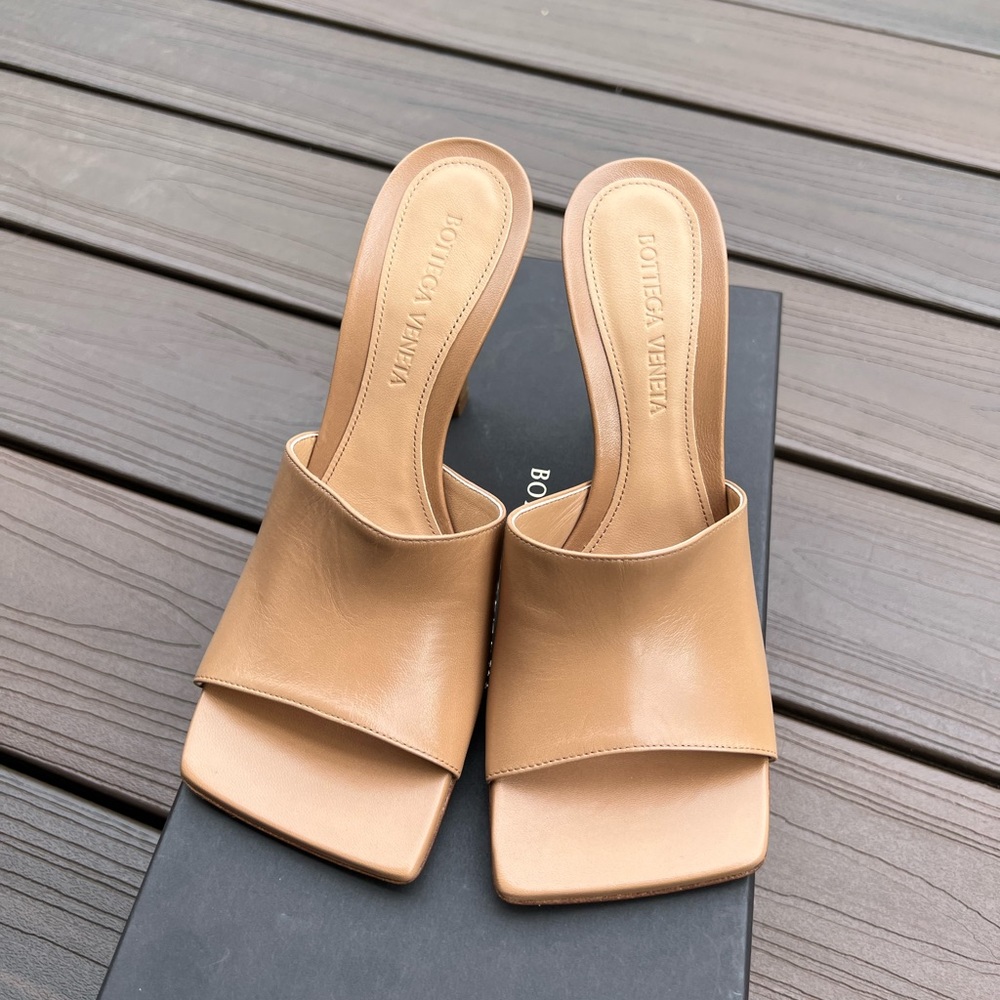 Bottega Veneta Stretch Leather Mules Nude size 35 NEW